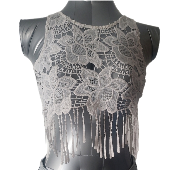 H&M x Coachella White Crochet Fringe Crop Top โ Size S - Picture 3 of 3